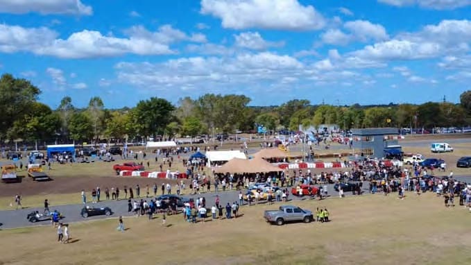 Vista aérea del autódromo con el público